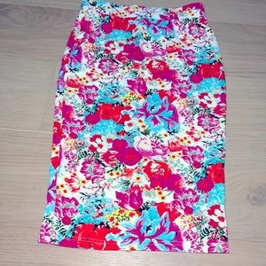 Gianni Bini floral a line knit skirt with slit in the back. nwot size medium